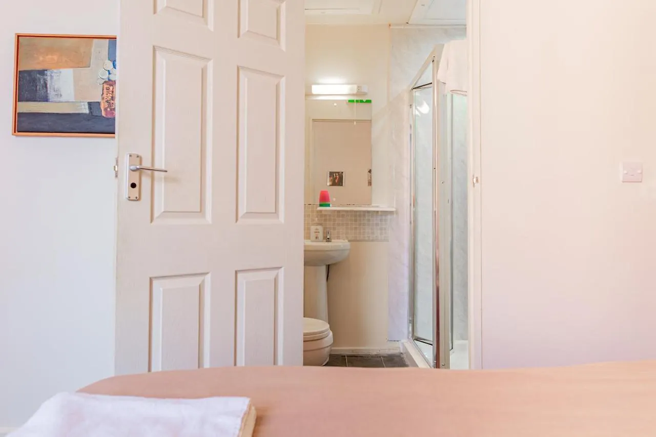 City Centre Guest House Gloucester 2*,